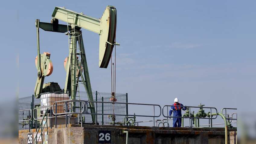 Oil prices rise ahead of November US sanctions against Iran crude exports