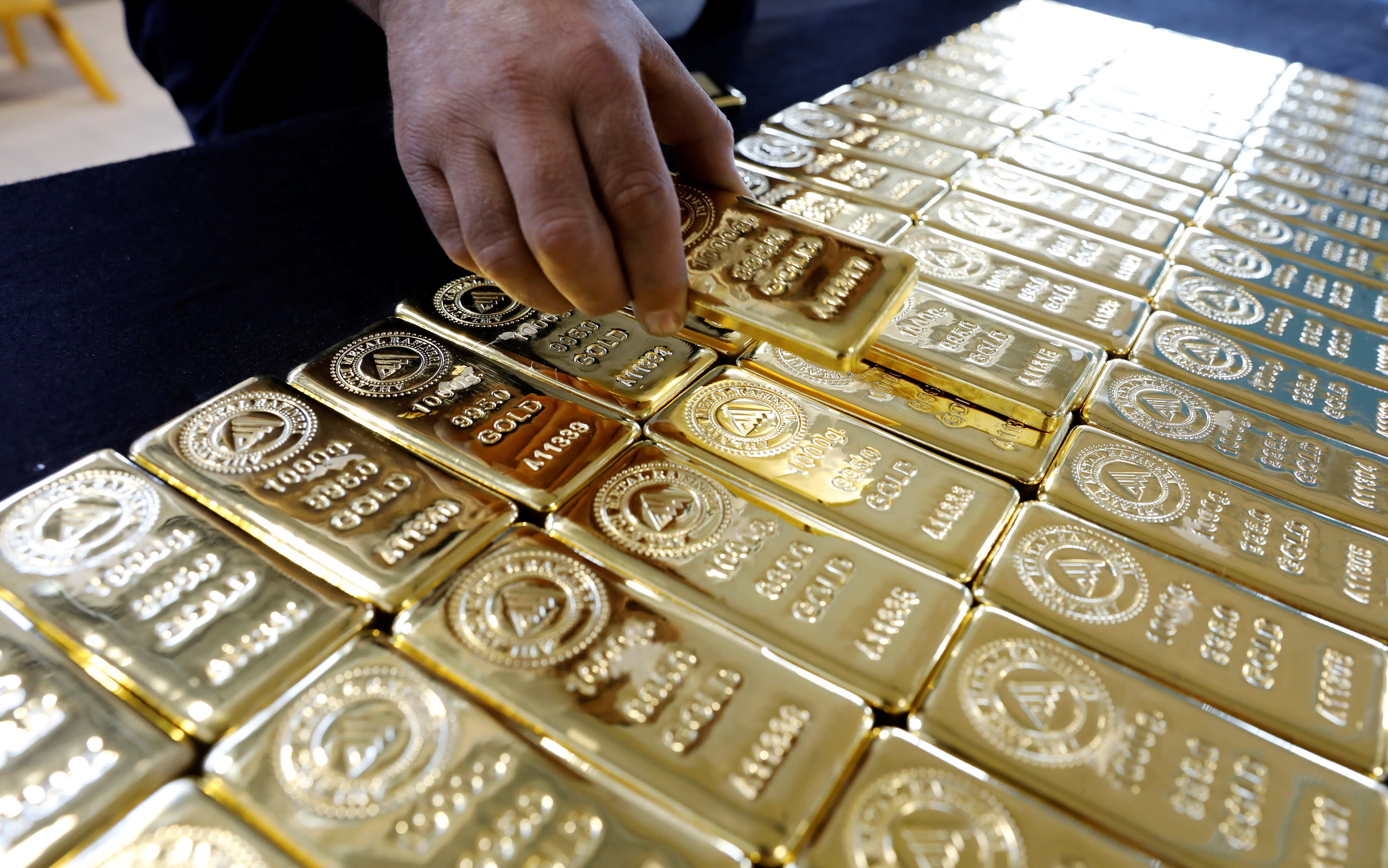 Gold, silver maintain upward trend on global cues, jewellers' buying
