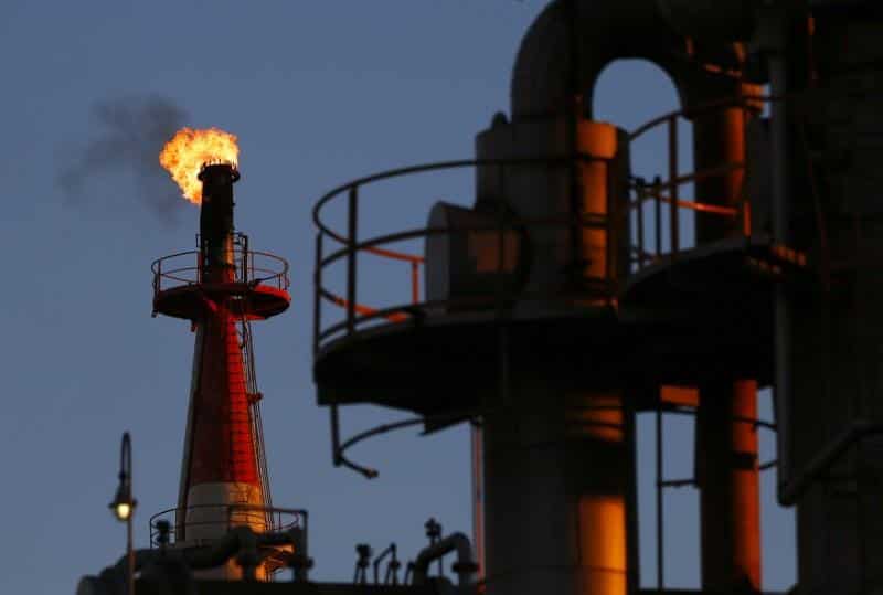 Oil prices mark weekly gain ahead of Iran sanctions