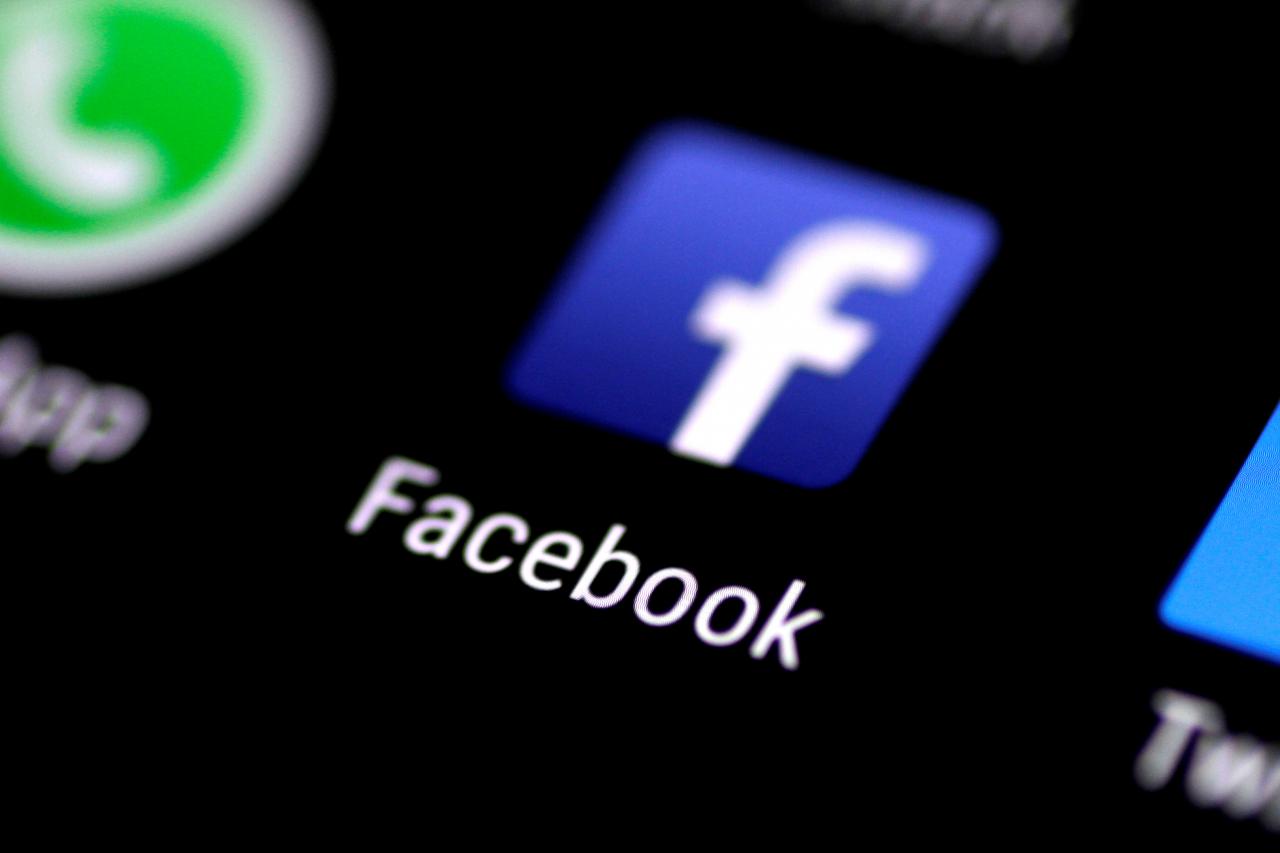 Facebook 'fake clone' message goes viral