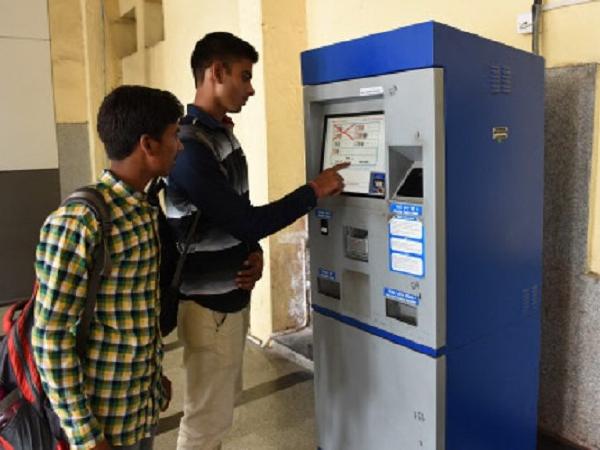 Delhi Metro: New Rs 10, Rs 50, Rs 200, other notes still not working at some ticket vending machines!