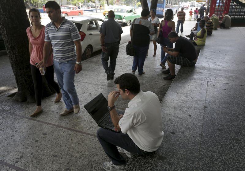 Hungry for public Wi-Fi? Use it soon, courtesy Airtel, Vodafone, Reliance Jio and BSNL