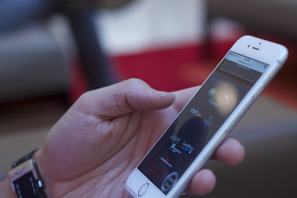 Online smartphone sales to cross $1 bn in