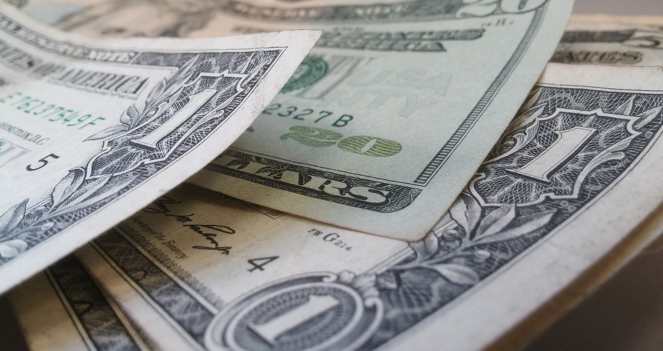 Are you planning to travel abroad or send money overseas? Here are top 5 currency exchange tips