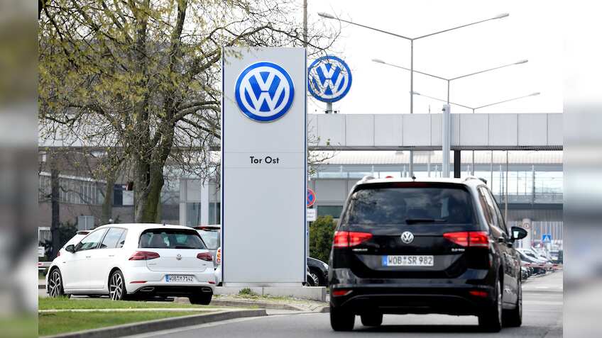 Volkswagen targets online sales, over-the-air updates in new contract with European dealers