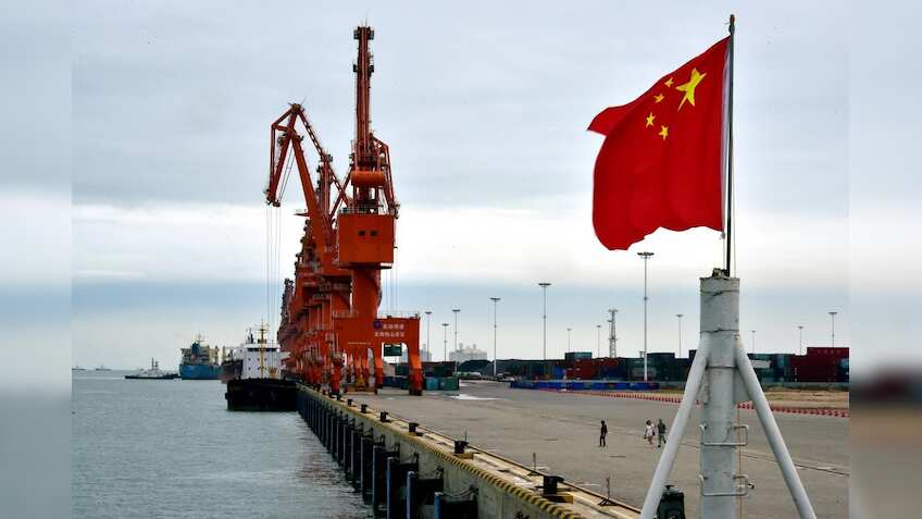 China's economic growth slumps to lowest since 2009