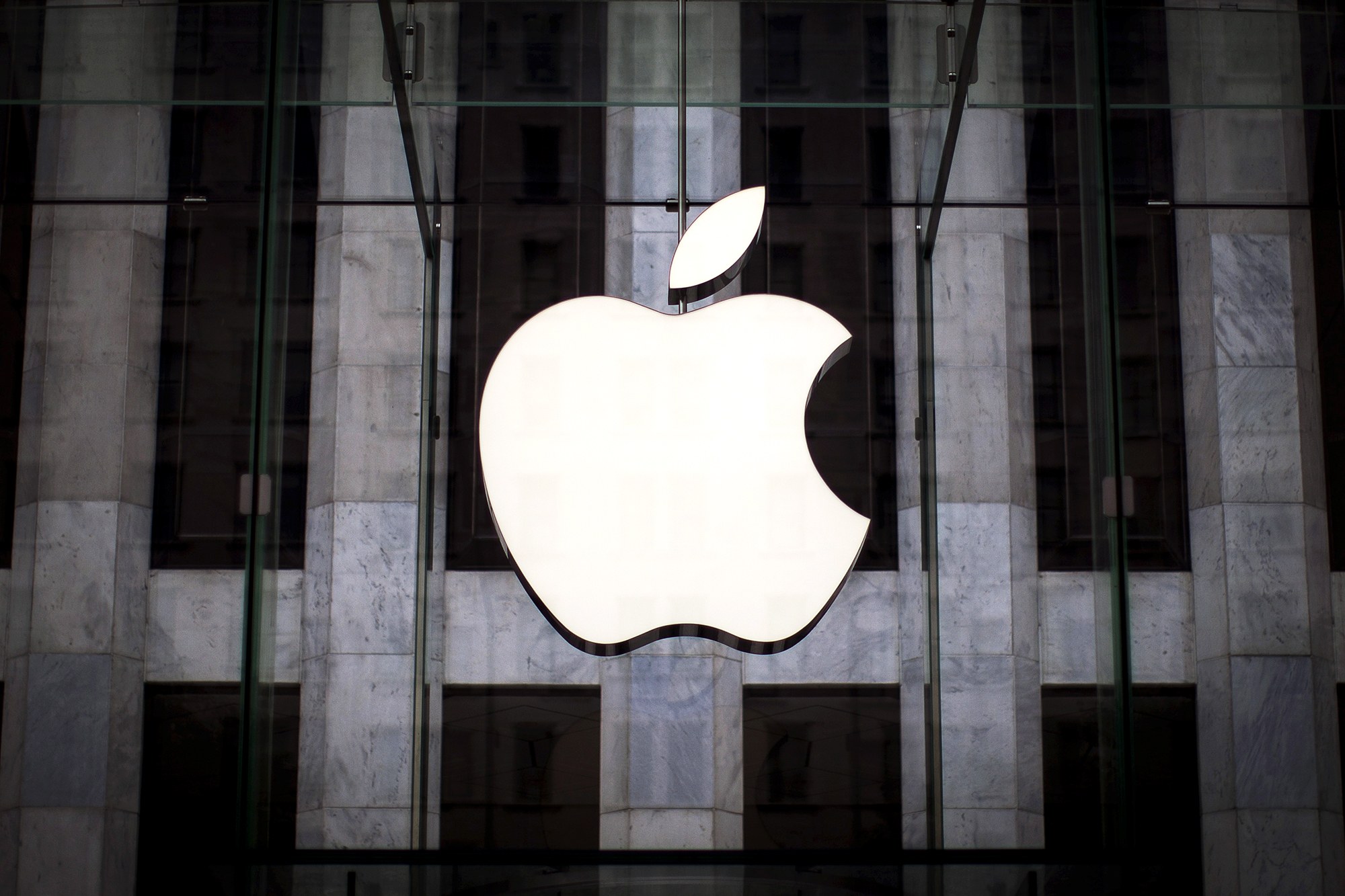 Apple CEO Tim Cook urges Bloomberg to retract spying chips story