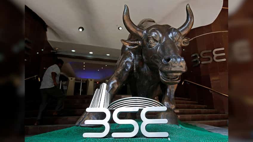 Indian stock markets slip on global concerns, mixed Q2 results