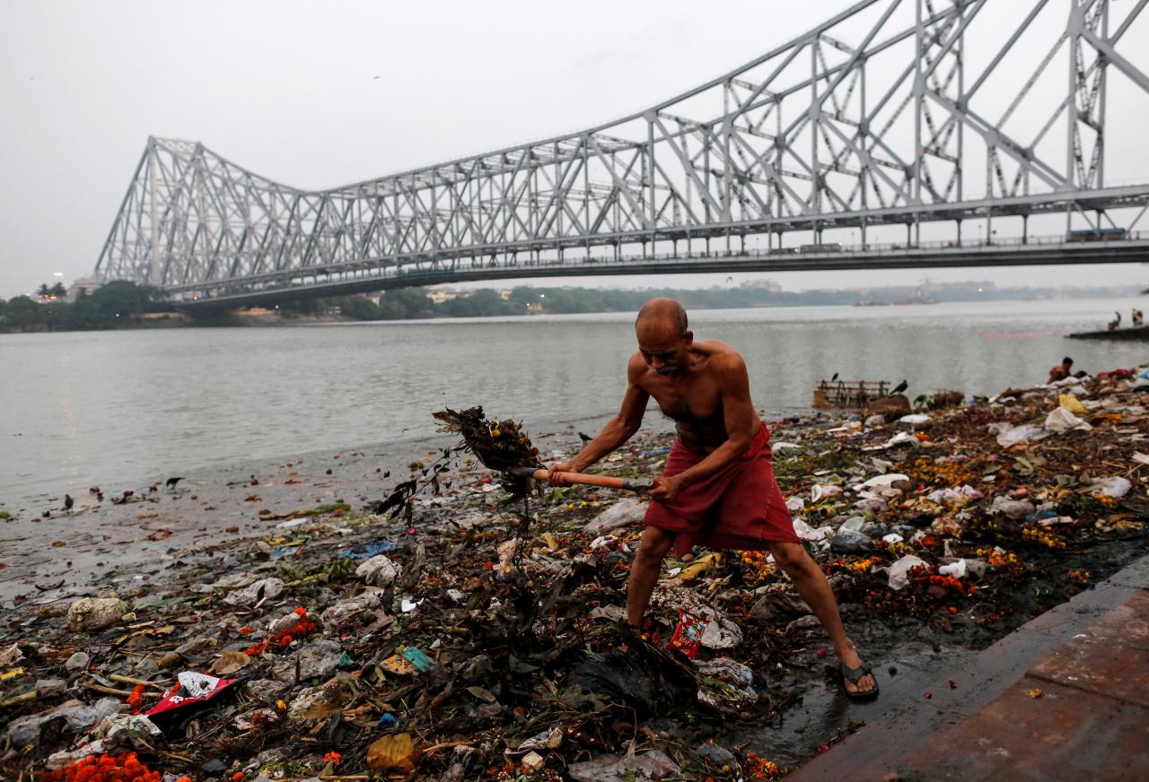 Nirmal Ganga: Govt plans to finish 200 projects for ghats, crematoria by March 2019