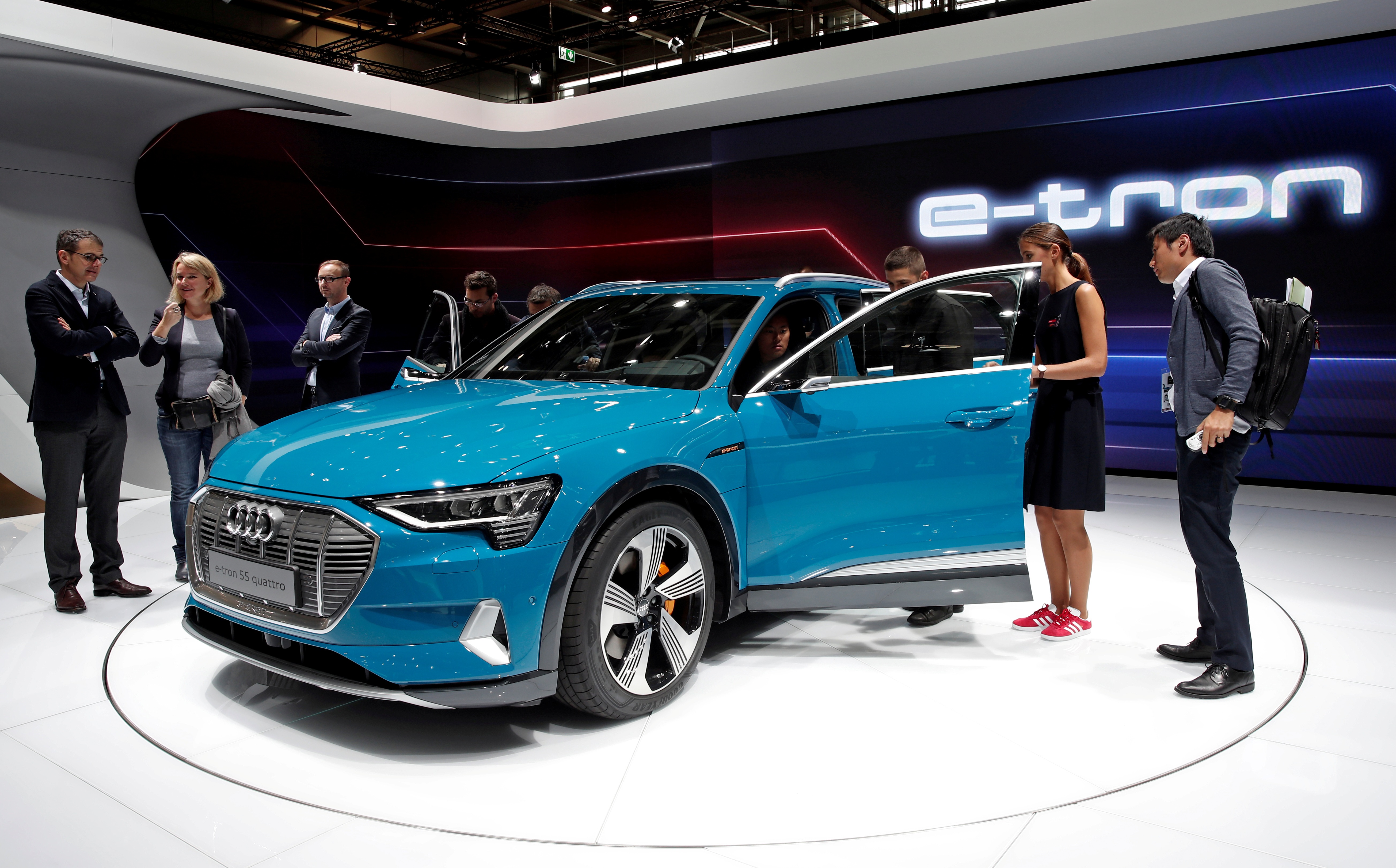 Audi e-tron electric SUV faces 4-week delay because of software glitch