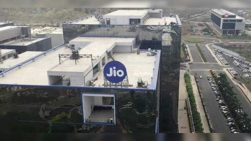 Jio to showcase live use cases of 5G services at India Mobile Congress