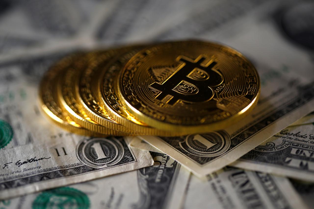 Bitcoin heading toward a year-on-year loss on its