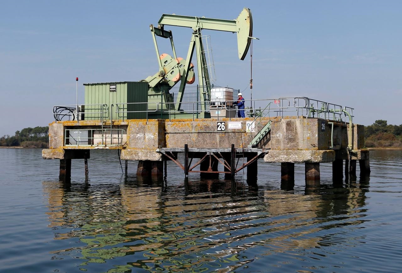 U.S. renews Iran sanctions, grants oil waivers to India, China, seven others