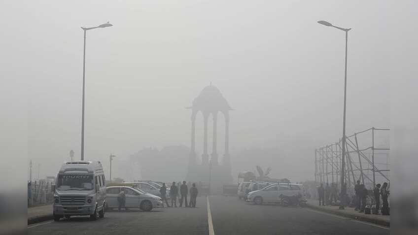 Delhi under cloud of smog as pollution level jumps