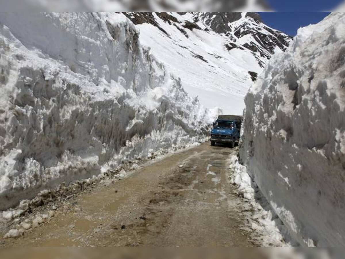 One-way traffic restored on Leh-Srinagar highway