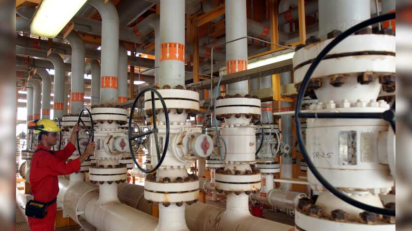 Iran sells more oil to private exporters to bypass US curbs