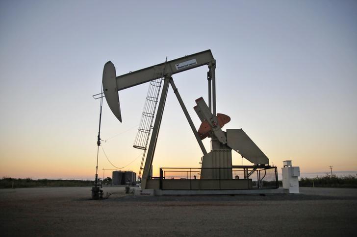 Oil heads for week of losses despite talk