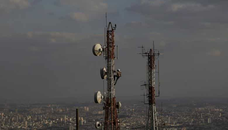 Telecom tariffs may not rise till Jio hits 400 mn users: Analysts - Zee Business