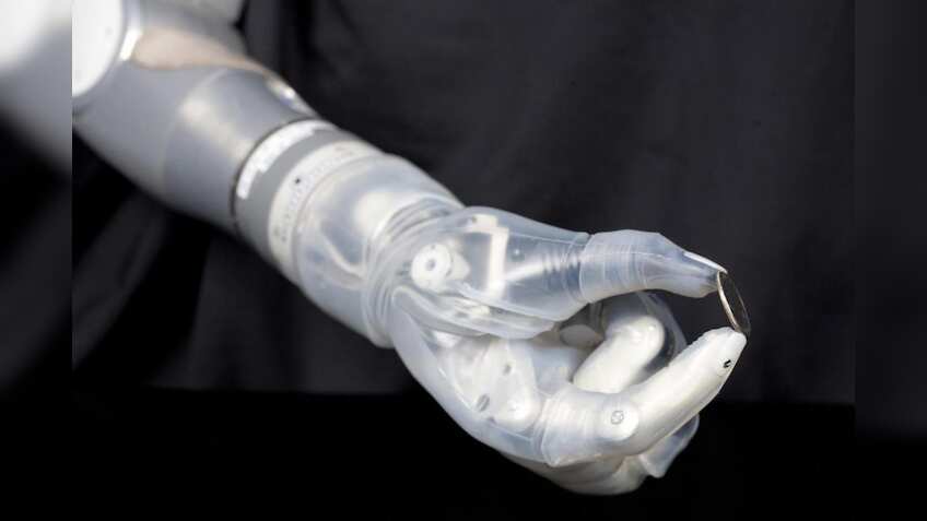Electronic glove to give robots sense of touch