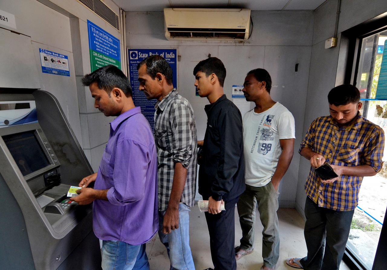 SBI, HDFC, ICICI, Axis, PNB, other bank's customers, you may face ATM cash crunch soon