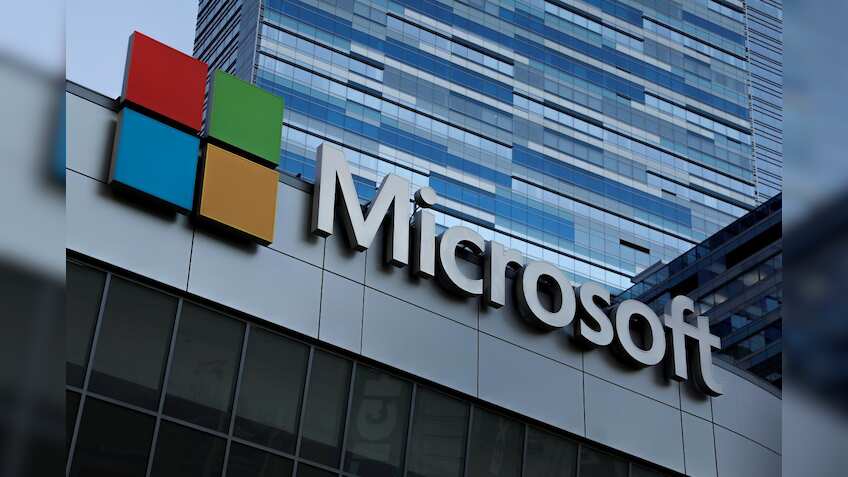 Microsoft surpasses Apple to become most valuable US company