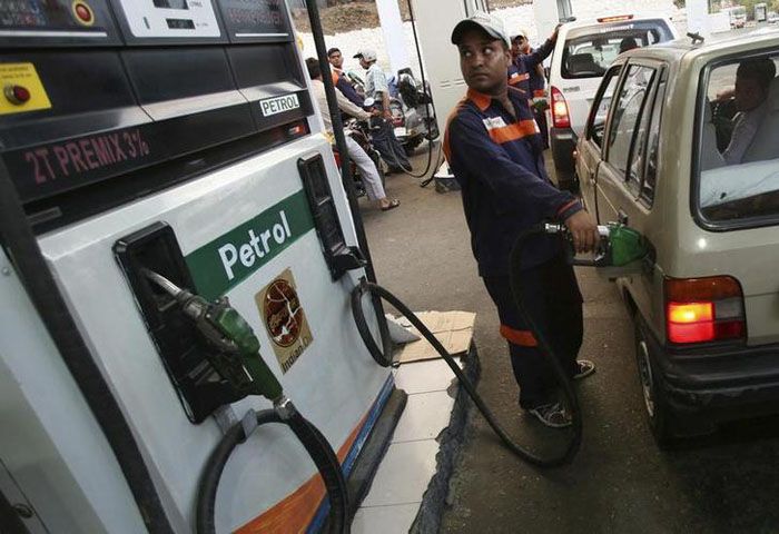 Transport fuel prices continue to fall on global slide