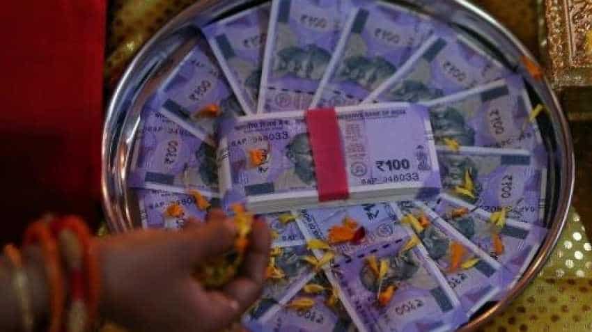 जब व्यापारी के बैग से निकलने लगे 500 के करारे नोट | When the dealer's bag  started leaving 500 rupee notes | Patrika News