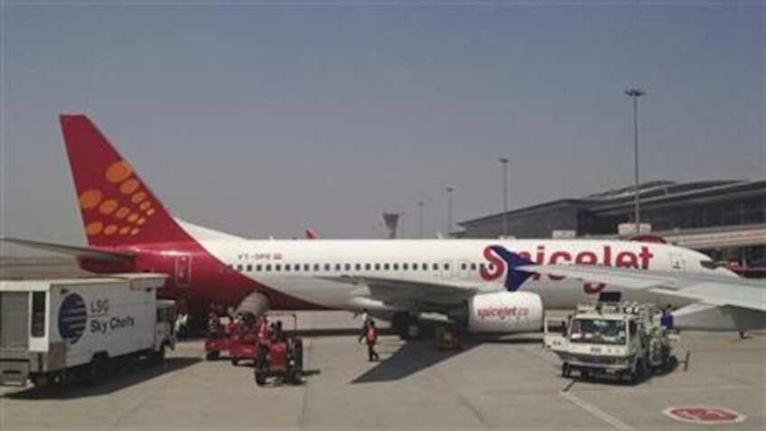 SpiceJet plane makes emergency landing at Delhi airport