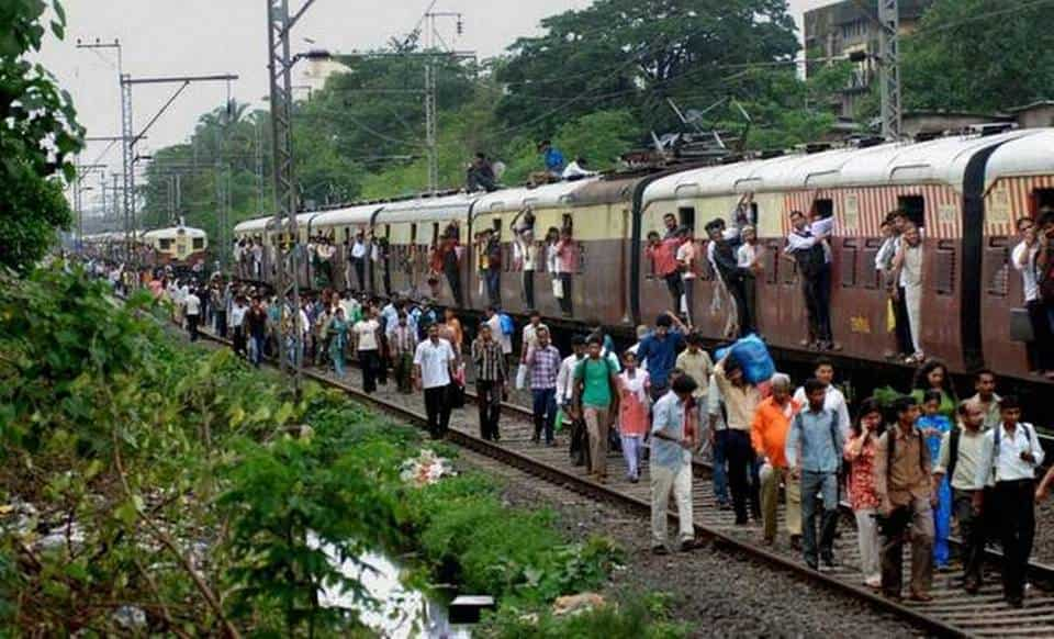 Indian Railways gets whopping Rs 125 crore from ticket-less travellers ...