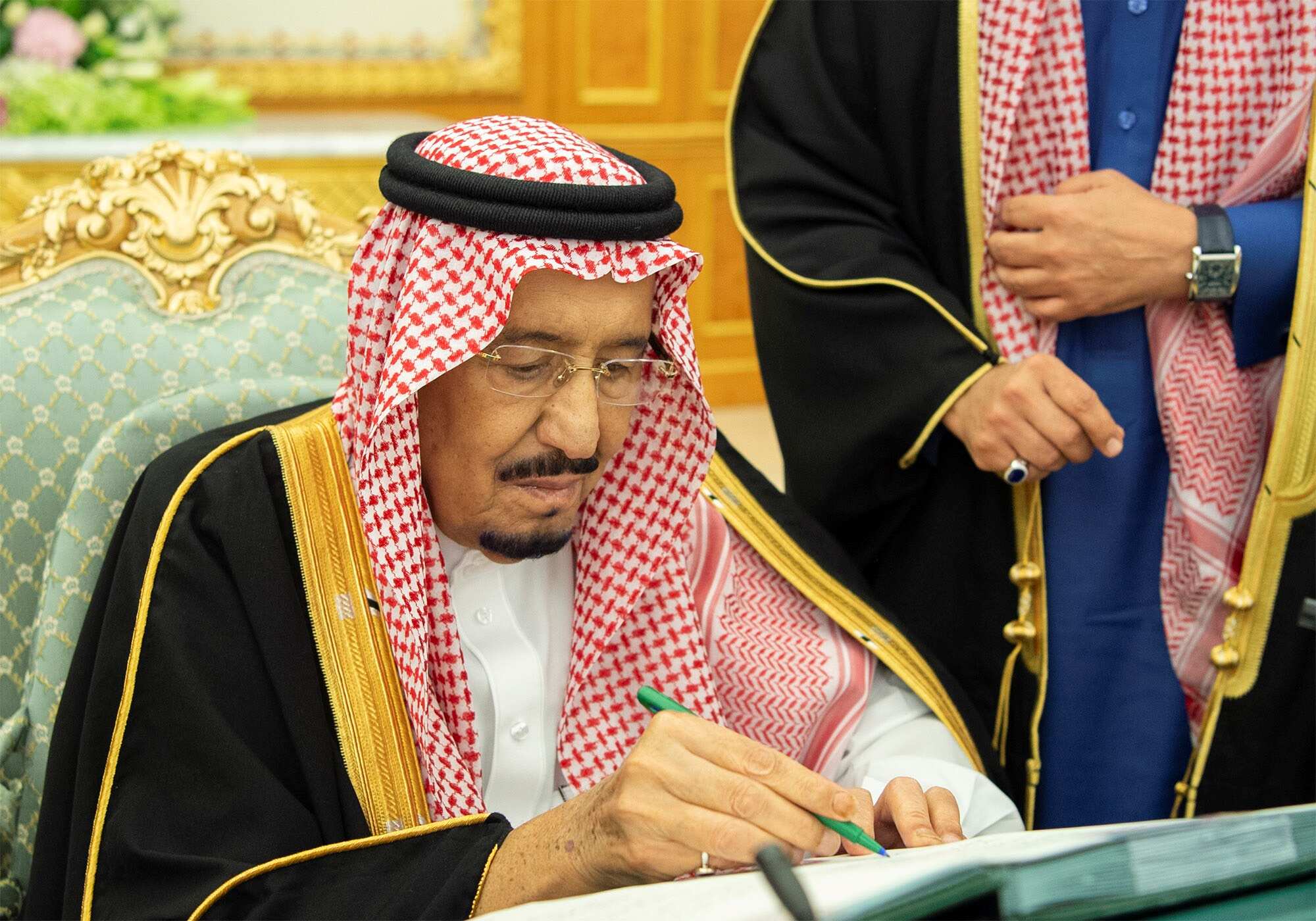 Saudi 2019 budget boosts spending in bid to spur sluggish economy
