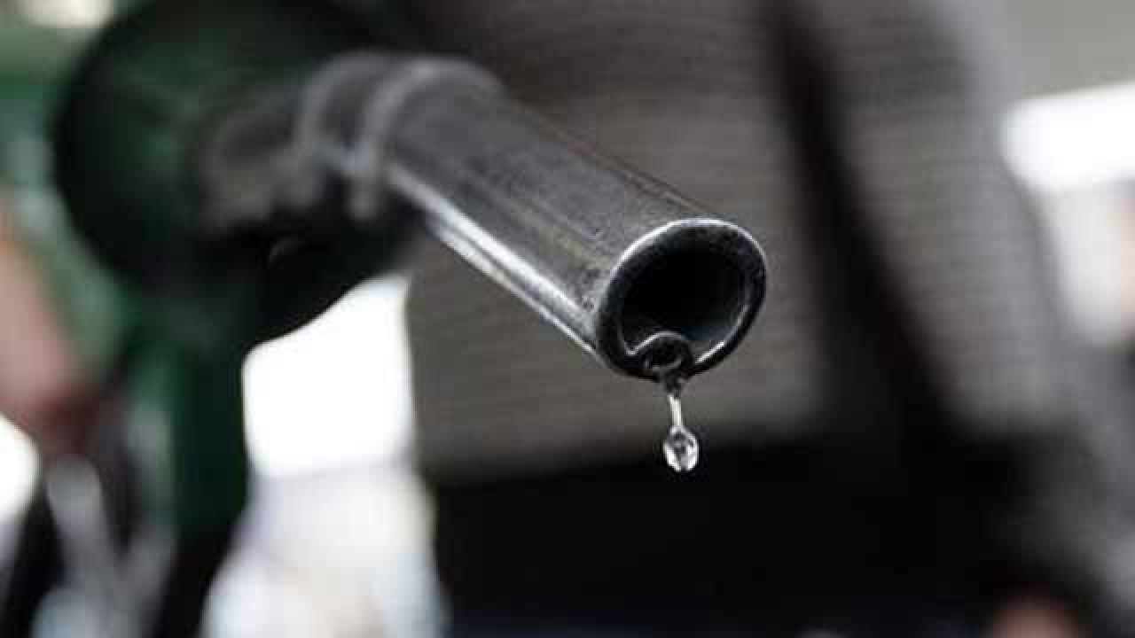 Petrol prices at lowest level in 2018 at Rs 69.74 today, diesel also becomes cheaper