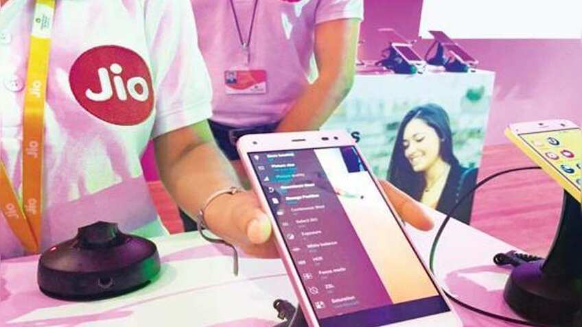 Jio Happy New Year Offer: Mukesh Ambani's latest gift! Get 100 pct cashback on recharge