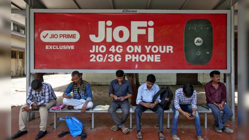 Reliance Jio king in telecom market with massive discount offers; Vodafone-Idea lose subscribers