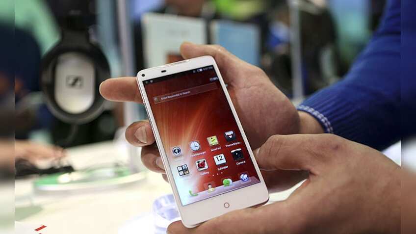 Unlike  Chinese smartphone makers, Samsung doesn't see India with one lens or one portfolio, says Global VP Asim Warsi