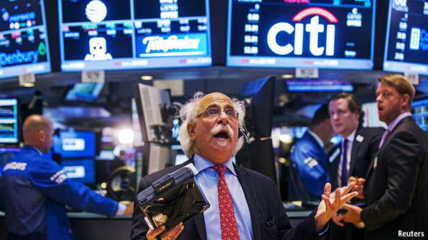 Wall Street falls on Chinese export worries