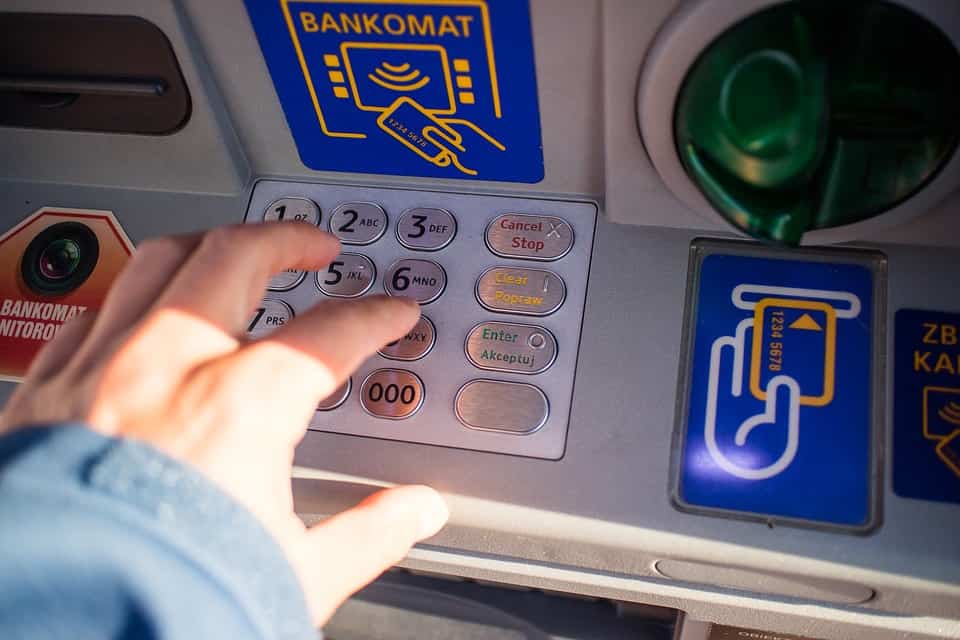 ATM debit card fraud: This chip-based high-tech crime is worrying people - You can avoid it, here is how  