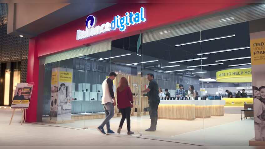 Save money! Amazing cashback, discount offers by Reliance on LED TVs, iPhones, Oppo A7, laptops and more