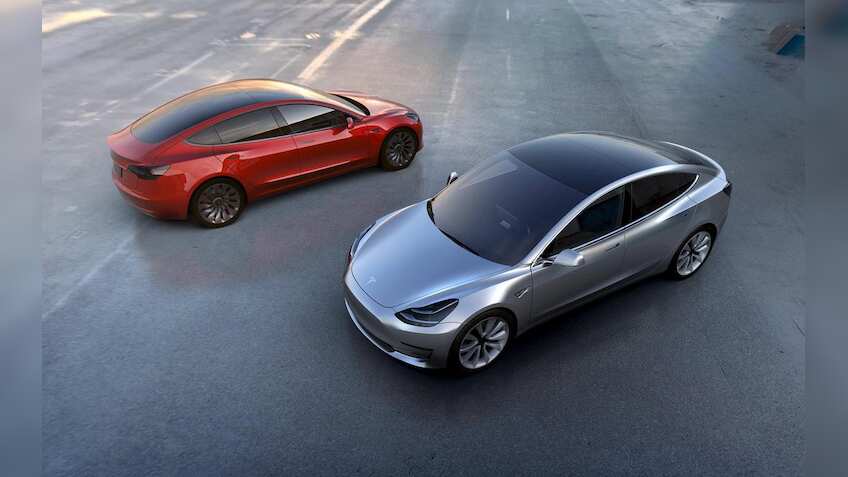 Tesla seen forecasting first-quarter loss after Elon Musk warning