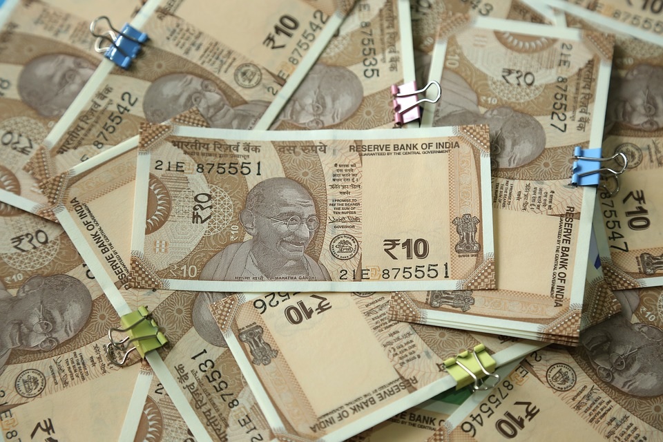 Indian Rupee slips 25 paise to 71.36 vs US Dollar in early trade