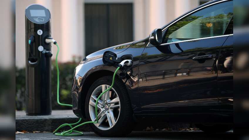 SIAM hails import duty structure for electric vehicles