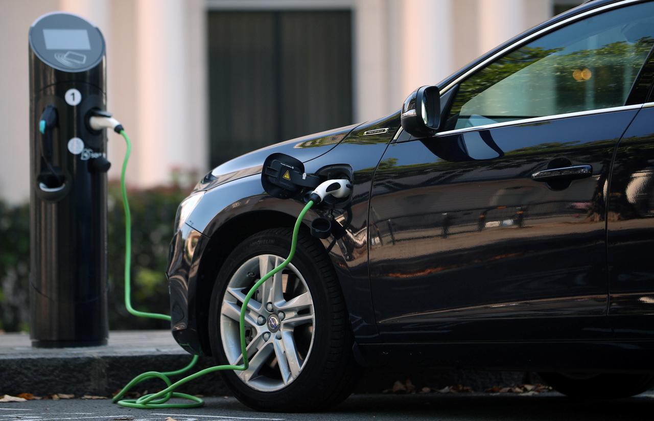 SIAM hails import duty structure for electric vehicles