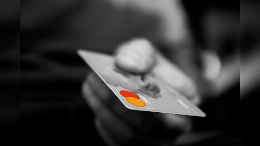 FREE credit card? Forget it! 10 charges bank representatives often hide from you 