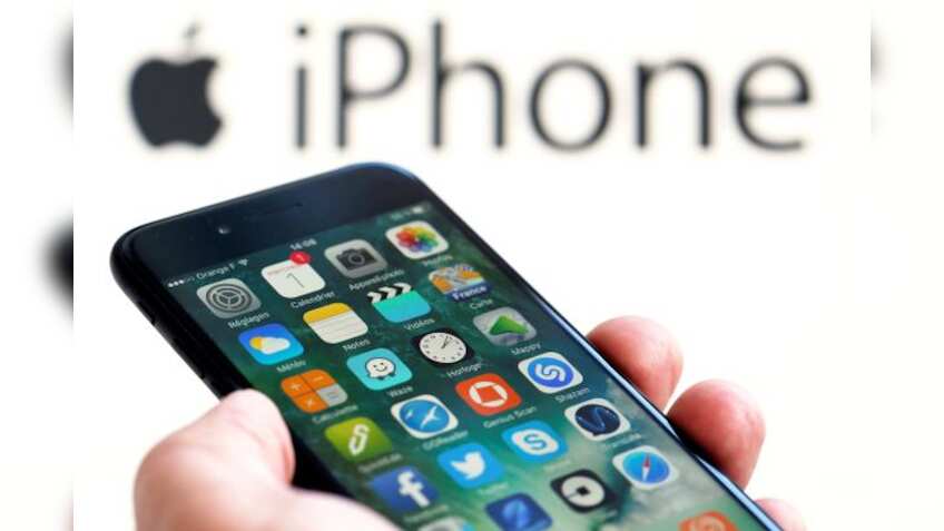 Apple rolls out fix for FaceTime bug  which allows people to eavesdrop on others 