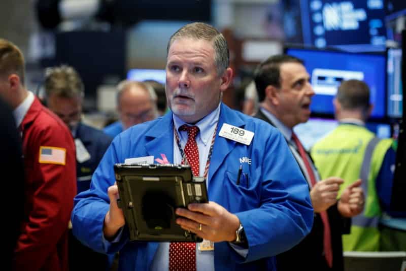 Global Markets: Wall Street falls on poor economic outlook; oil, gold slip