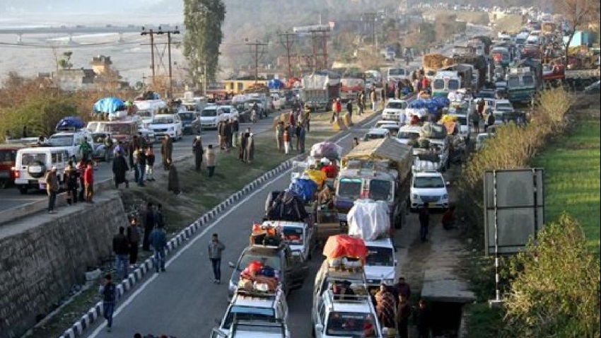 Jammu-Srinagar highway: Around 300 oil tankers stranded in Patnitop allowed to move