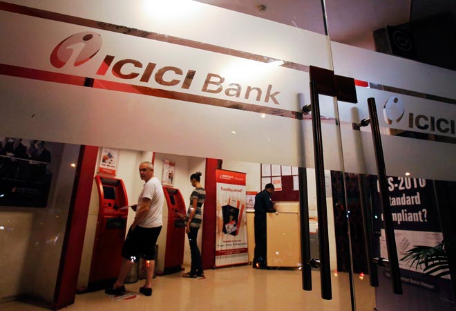 New Credit Card: ICICI Bank targets senior professionals, entrepreneurs rich with 'Emeralde Credit Card'