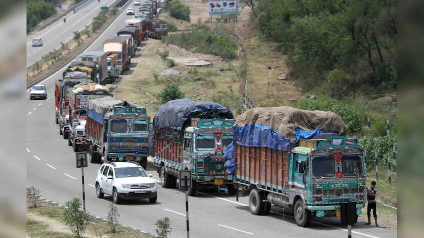 Fresh landslide shuts Jammu-Srinagar highway
