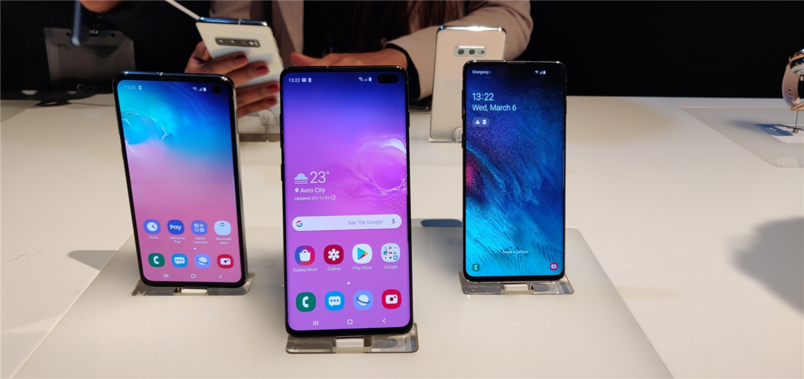 Samsung unveils Galaxy S10 devices in India; Check details | Zee Business