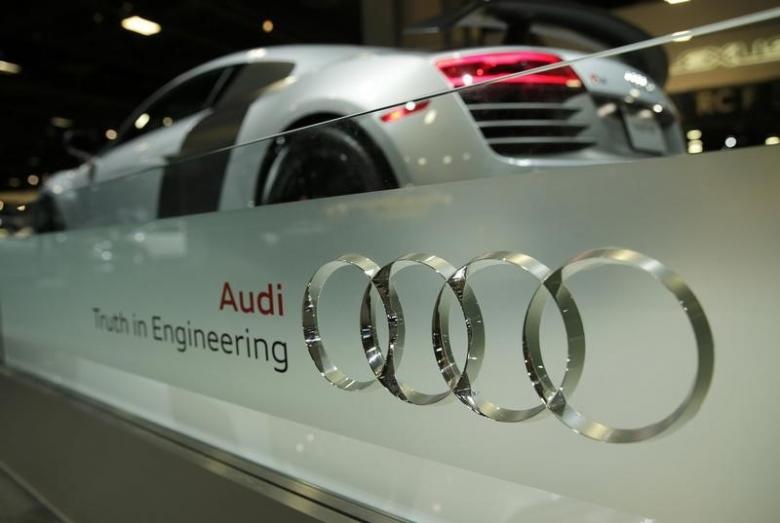 Audi's traffic light sensor to relieve you from traffic stress