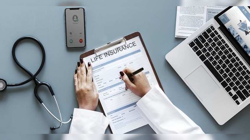 Are you young and don't have medical insurance? 5 reasons that will make you rush to get it